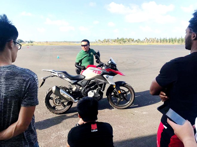 乐骑公园,摩托车培训,摩托教练员,安路,苏华龙,skidbike,侧滑模拟架